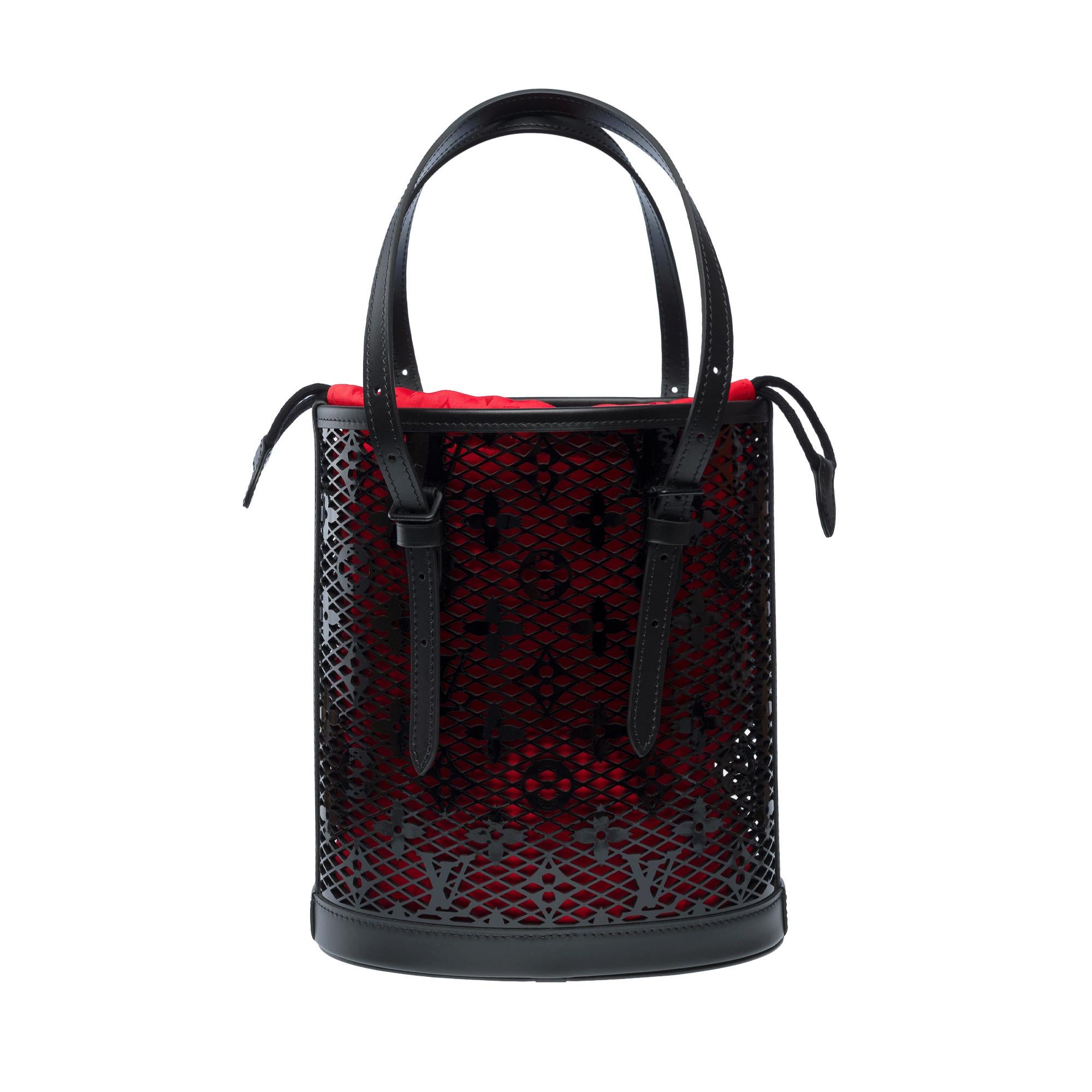 New Louis Vuitton Race Bucket bag in black patent leather In New Condition For Sale In Paris, IDF
