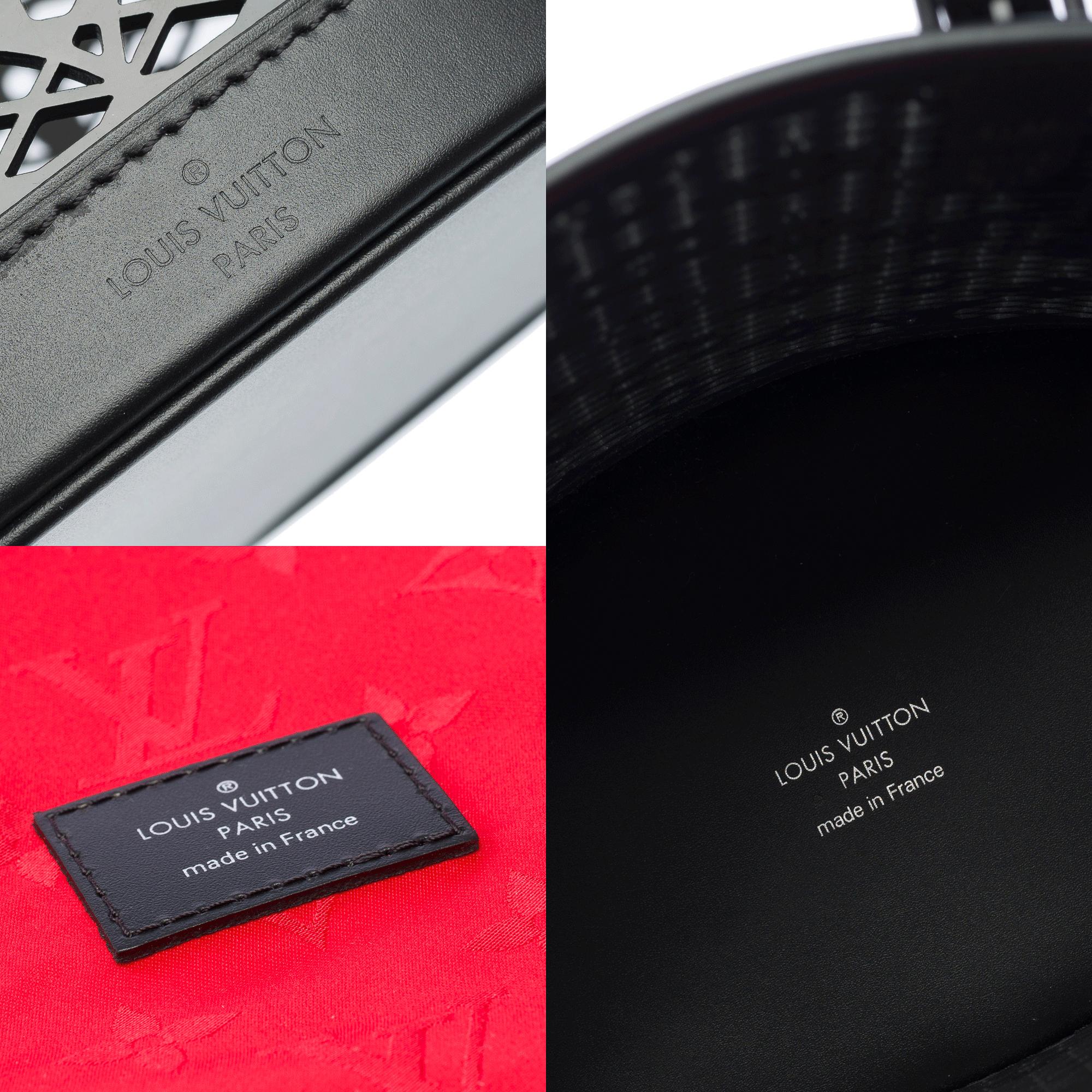 New Louis Vuitton Race Bucket bag in black patent leather For Sale 2