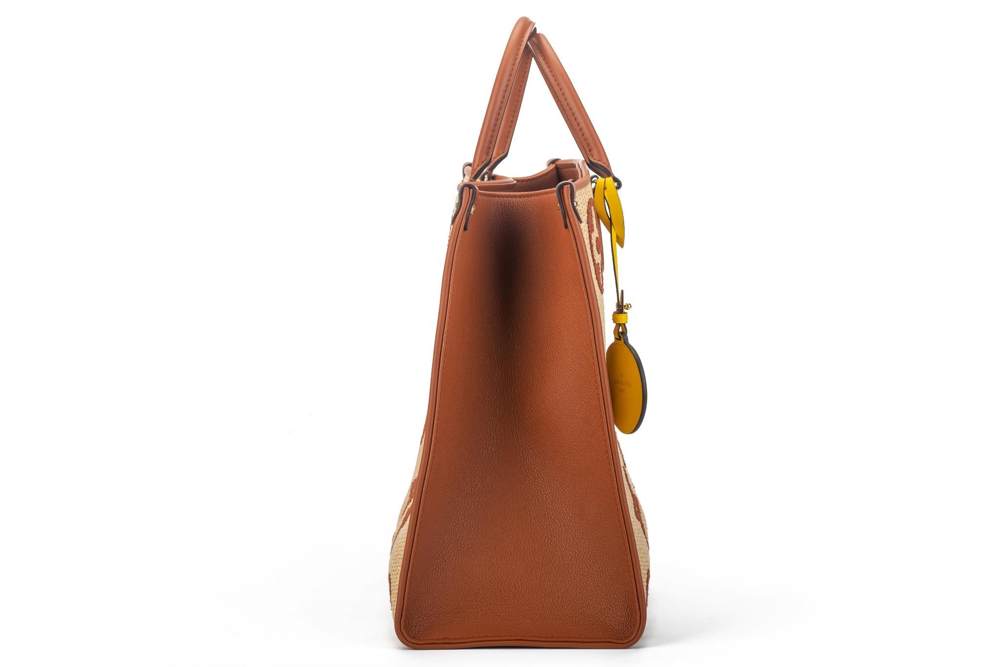 New Louis Vuitton Raffia Limited.Edition On The Go Bag with Box In New Condition In West Hollywood, CA