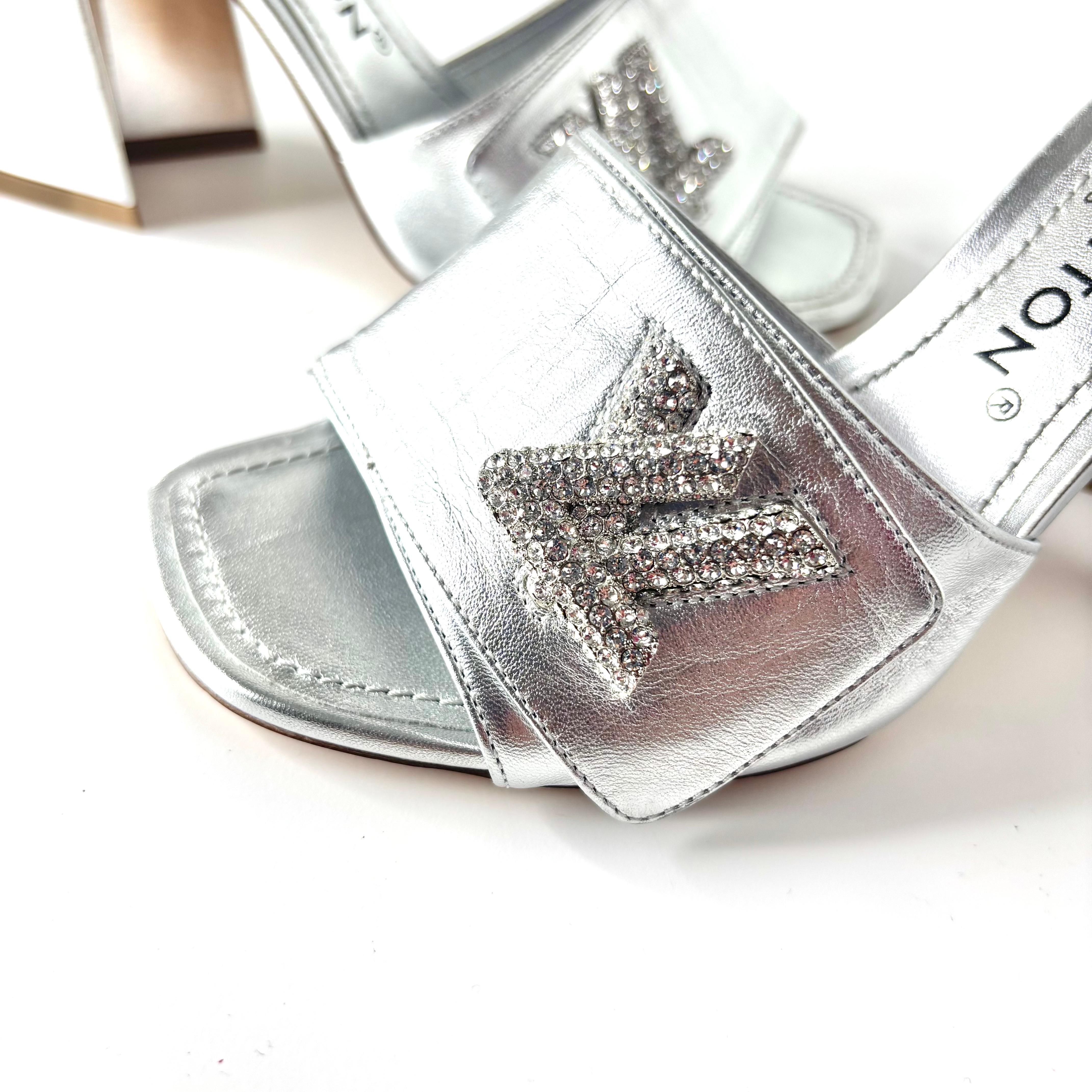 NEW Louis Vuitton Shake Crystal Embellished Metallic Calfskin LV Logo Mules 36 en vente 1