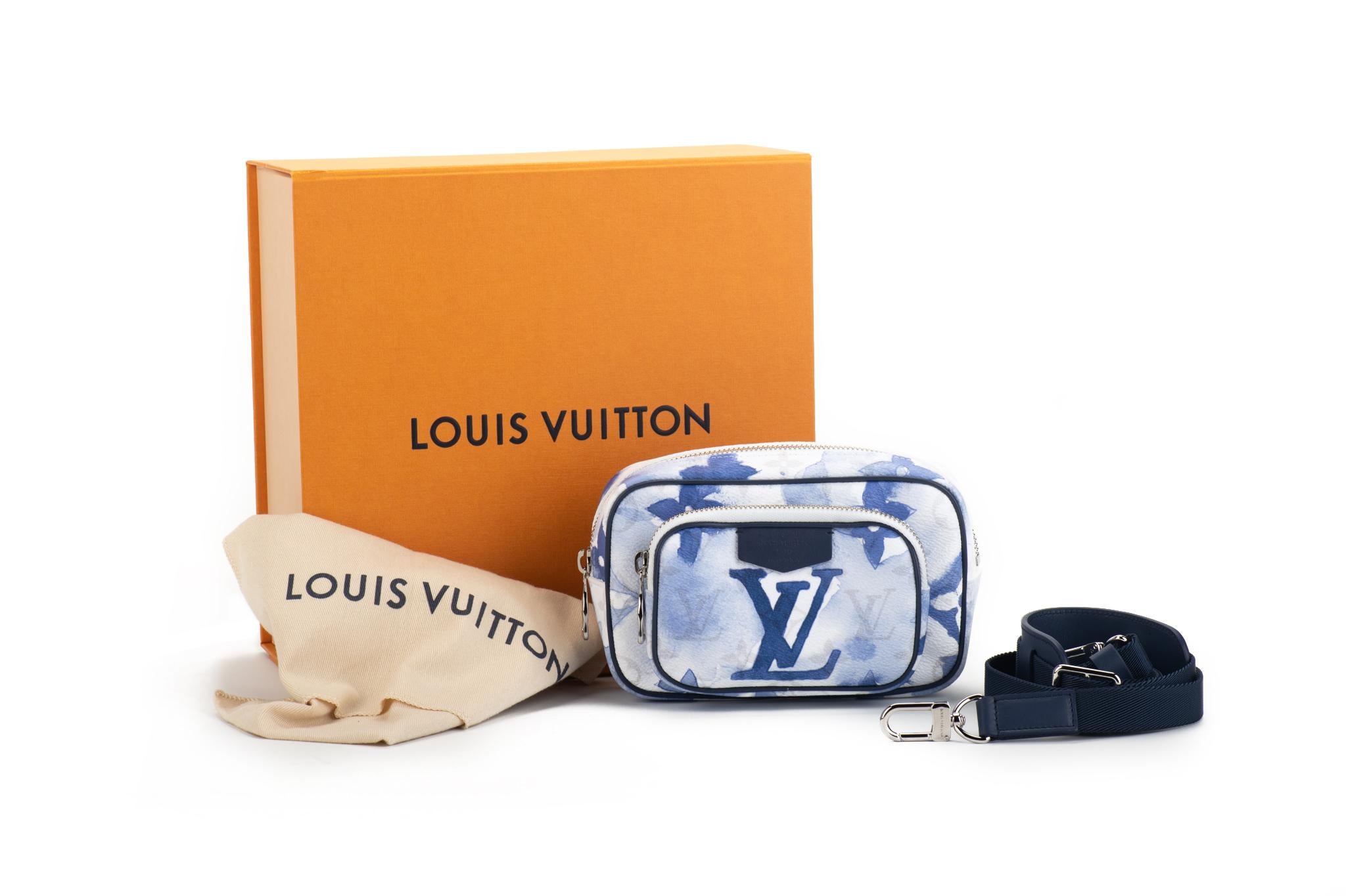 Louis Vuitton 2021 summer limited edition watercolor unisex messenger pouch. Removable strap maximum drop 20