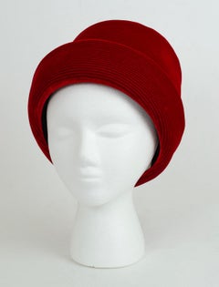 New Luci Puci Garnet Red Velvet Cloche Hat with Starburst Stitching – M, 1950s