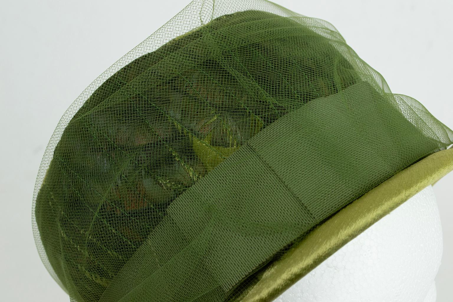 New Luci Puci Green Velvet Cloche Hat with Mallard Feather Crown – S, 1950s For Sale 1