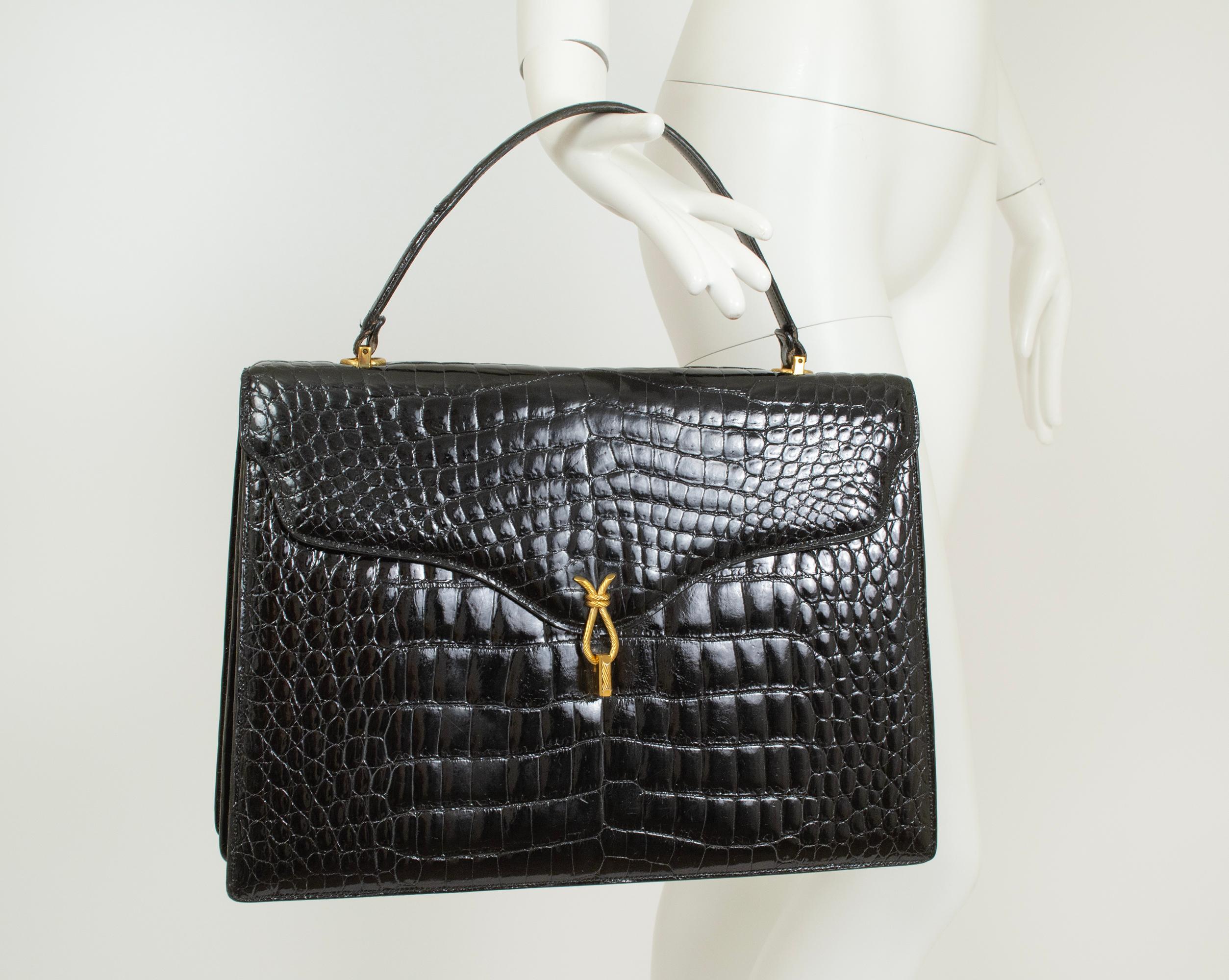 ***BITTE BEACHTEN SIE, DASS DIESER ARTIKEL AUFGRUND VON EXPORTBESCHRÄNKUNGEN NUR AN EINE US-ADRESSE VERSANDT WERDEN KANN***.

Als einer DER prestigeträchtigen Handtaschenhersteller der Jahrhundertmitte waren die Taschen von Lucille de Paris ein