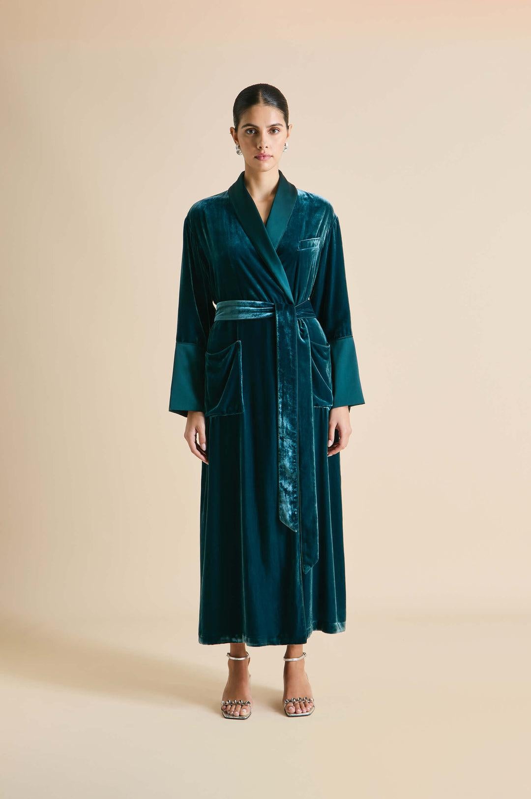 The shine of a starlet, the elegance of the eternal. This silk velvet full length robe is a bright star. Build your wardrobe into a constellation, with the unapologetic glamour of this Olivia von Halle robe. Allow yourself to try it on, and let the