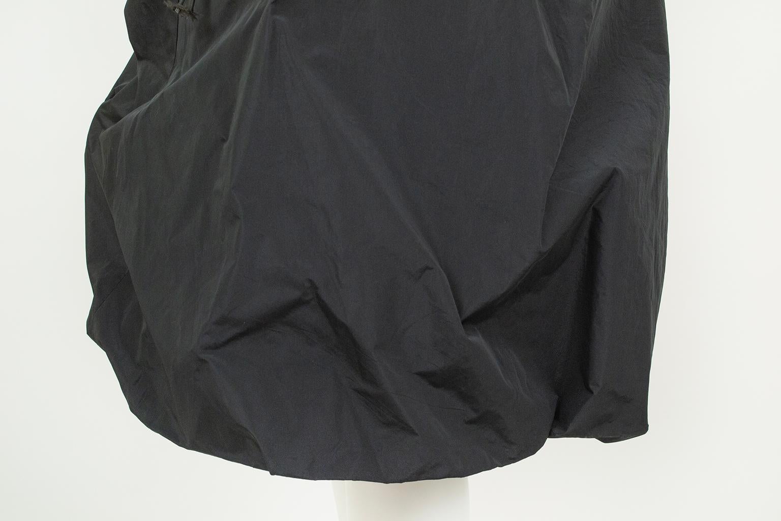 New Japanese Avant Garde Black Nylon Parachute Bubble Midi Skirt - S-M, 2018 en vente 3