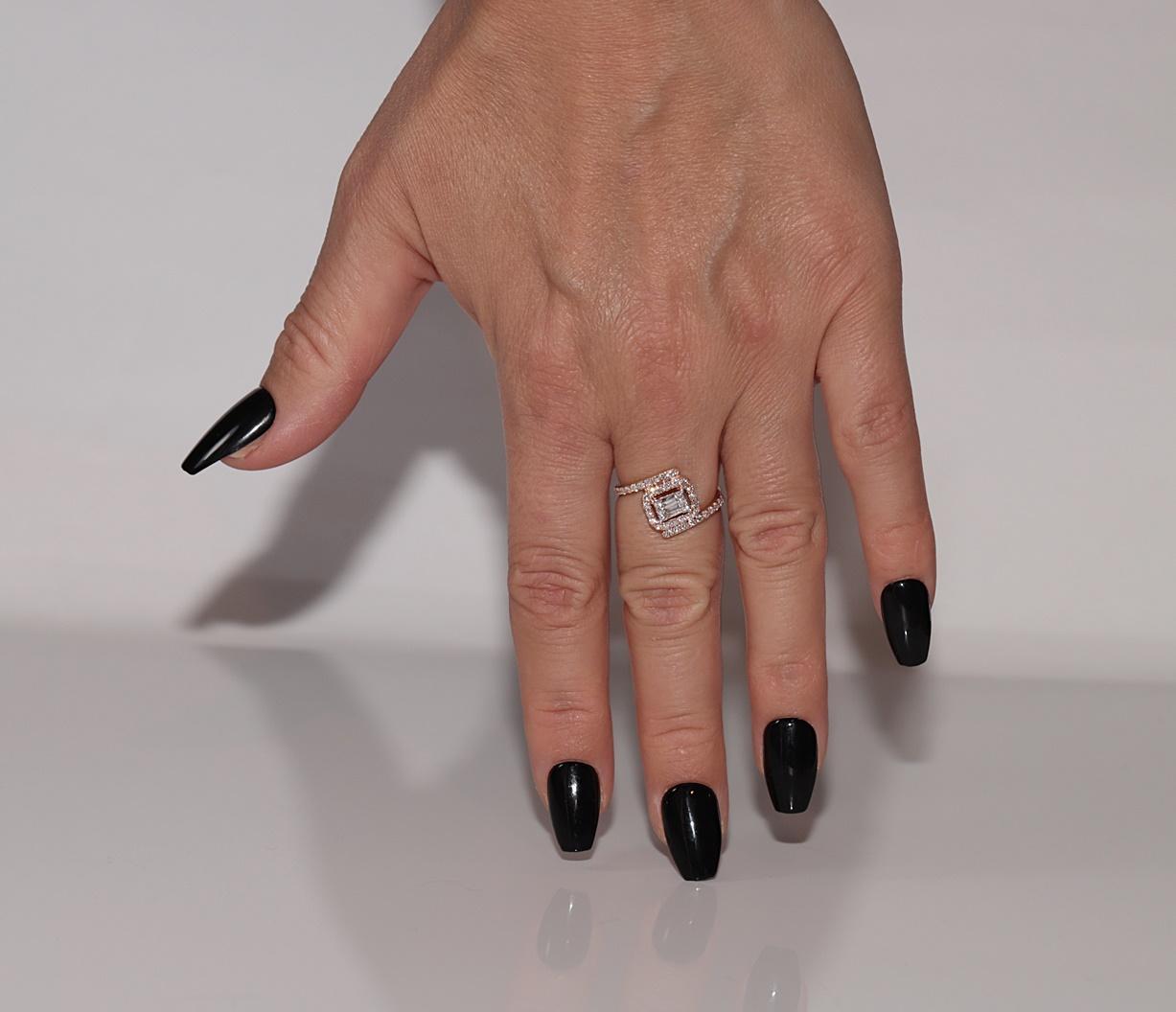 In sehr gutem Zustand.
Gesamtgewicht 3.2 Gramm.
Insgesamt ist Diamant 0,56 ct.
Der Diamant ist F-G Farbe vvs1-vs1 Klarheit hat.
Ringgröße ist US 6.25 
Wir können jede Größe herstellen.
Die Schachtel ist nicht enthalten.
Bitte kontaktieren Sie uns