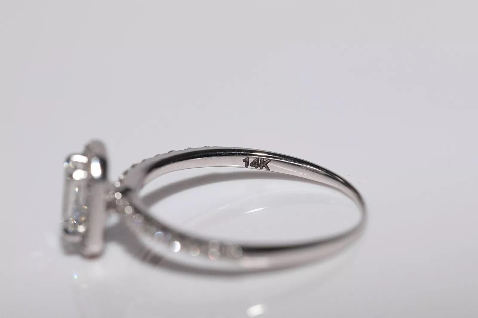 New Made 14k Gold Natural Baguette Cut Diamond And Brilliant Cut Solitaire Ring en vente 5