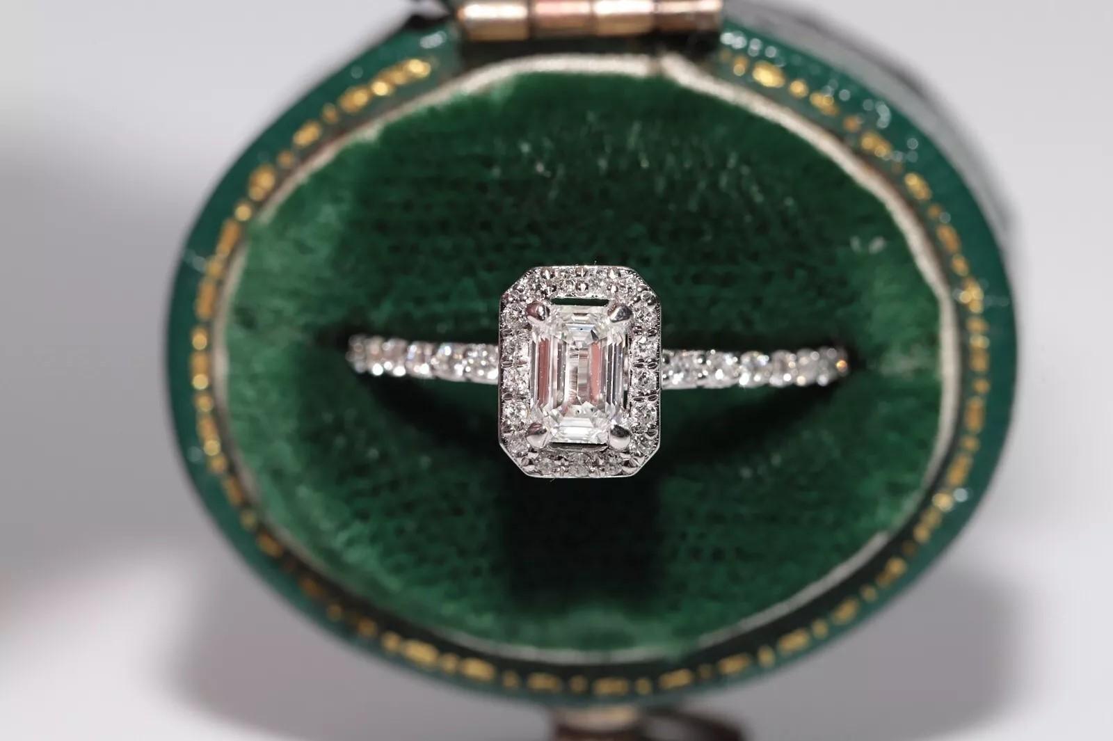 New Made 14k Gold Natural Baguette Cut Diamond And Brilliant Cut Solitaire Ring en vente 6