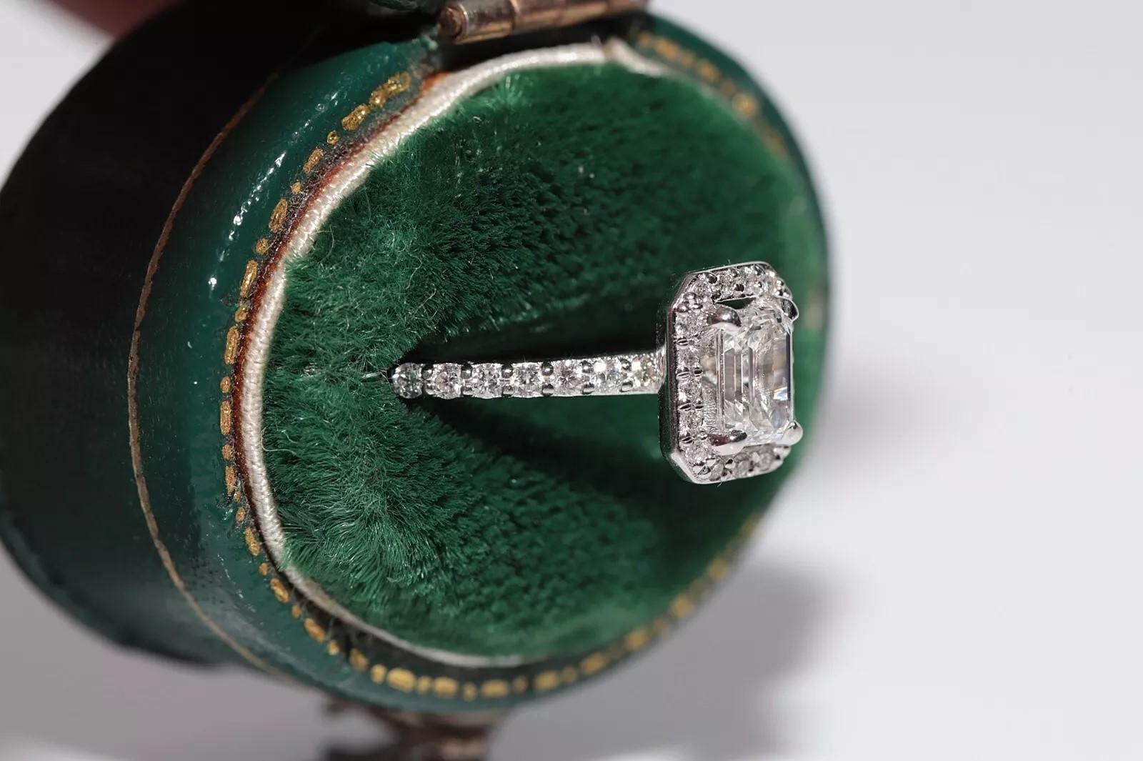 New Made 14k Gold Natural Baguette Cut Diamond And Brilliant Cut Solitaire Ring en vente 7