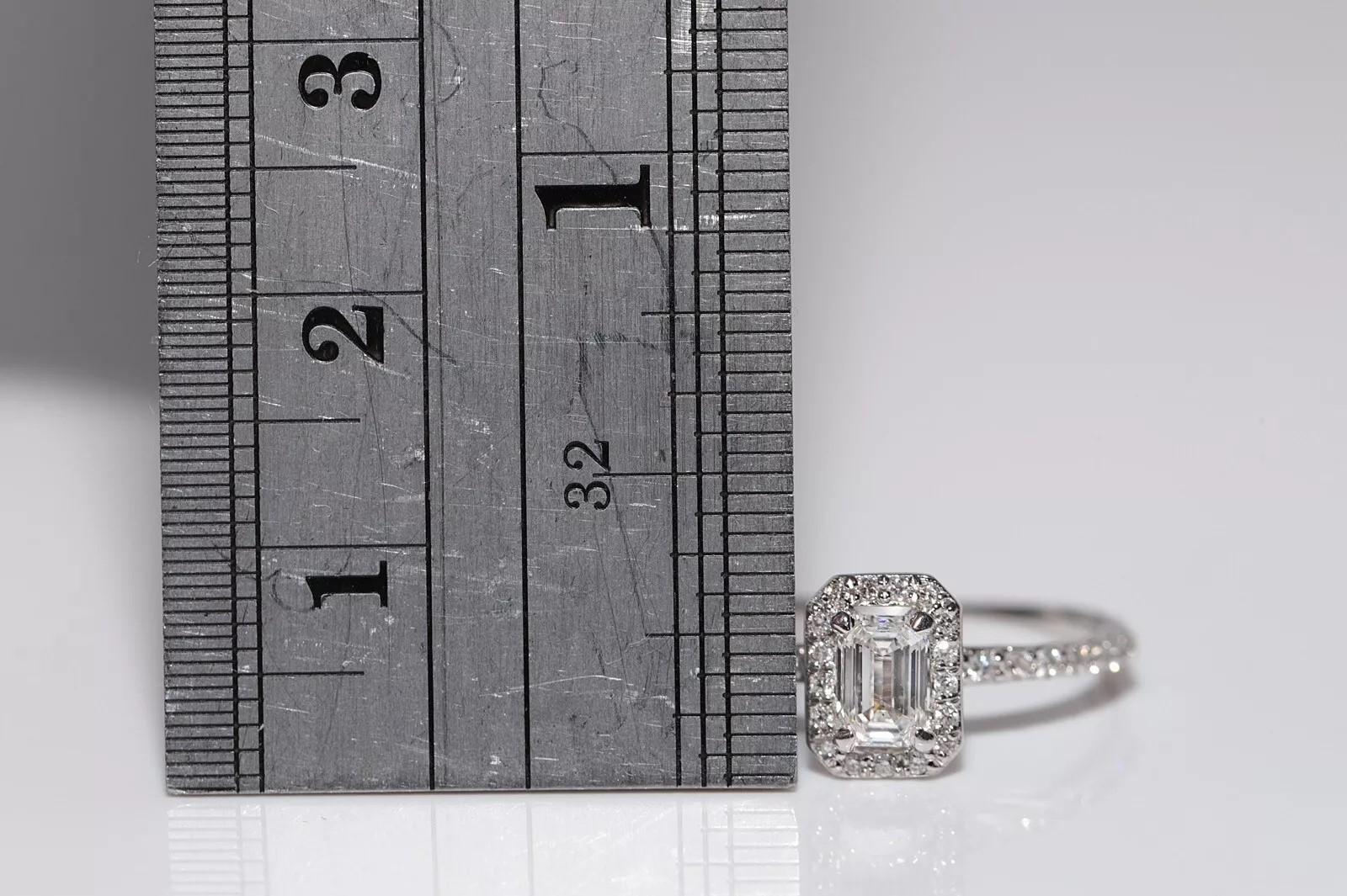 Moderne New Made 14k Gold Natural Baguette Cut Diamond And Brilliant Cut Solitaire Ring en vente