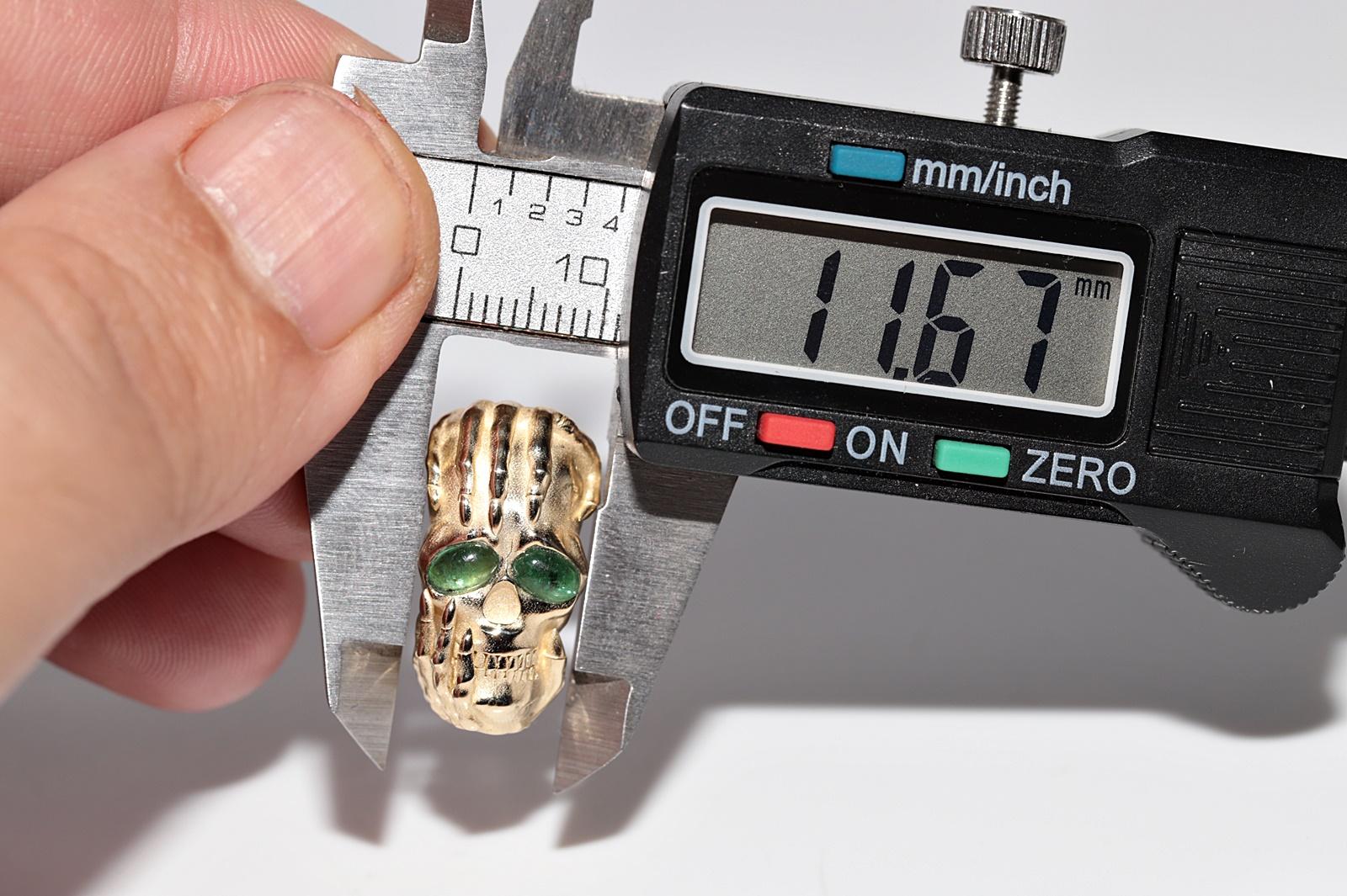 Anillo calavera decorado con esmeralda natural talla cabujón de oro de 14k de nueva factura en venta 5