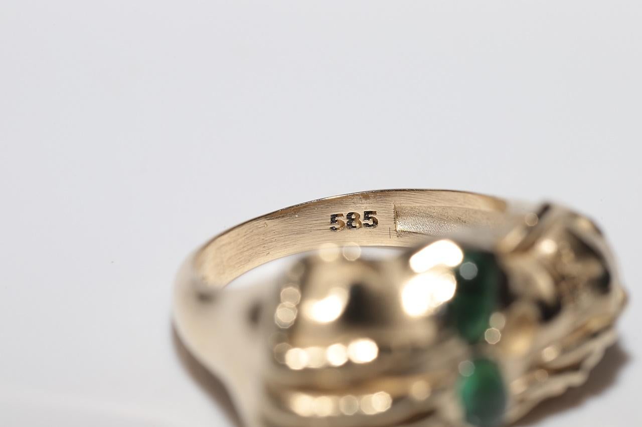 Neu Hergestellter 14k Gold Natürlicher Cabochon-Schliff Smaragd Dekorierter Schädelring im Angebot 1