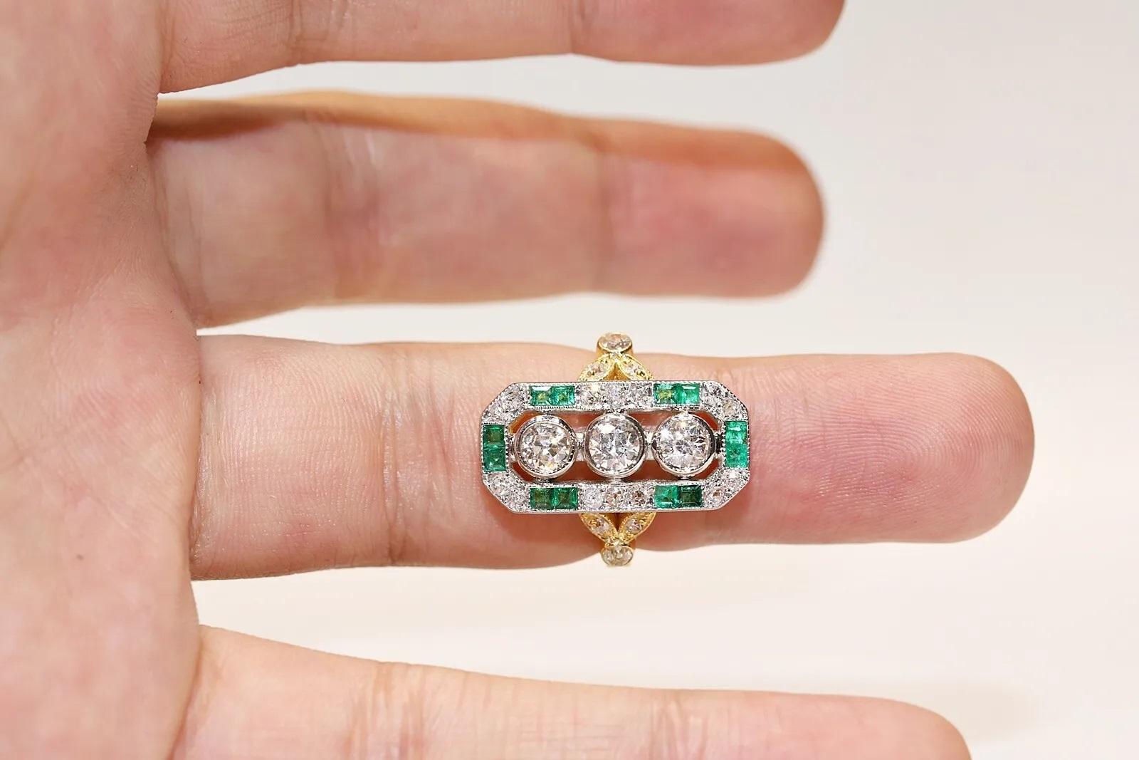 Bague de fabrication neuve en or 14 carats décorée de diamants naturels et d'émeraudes taille baguette en vente 3