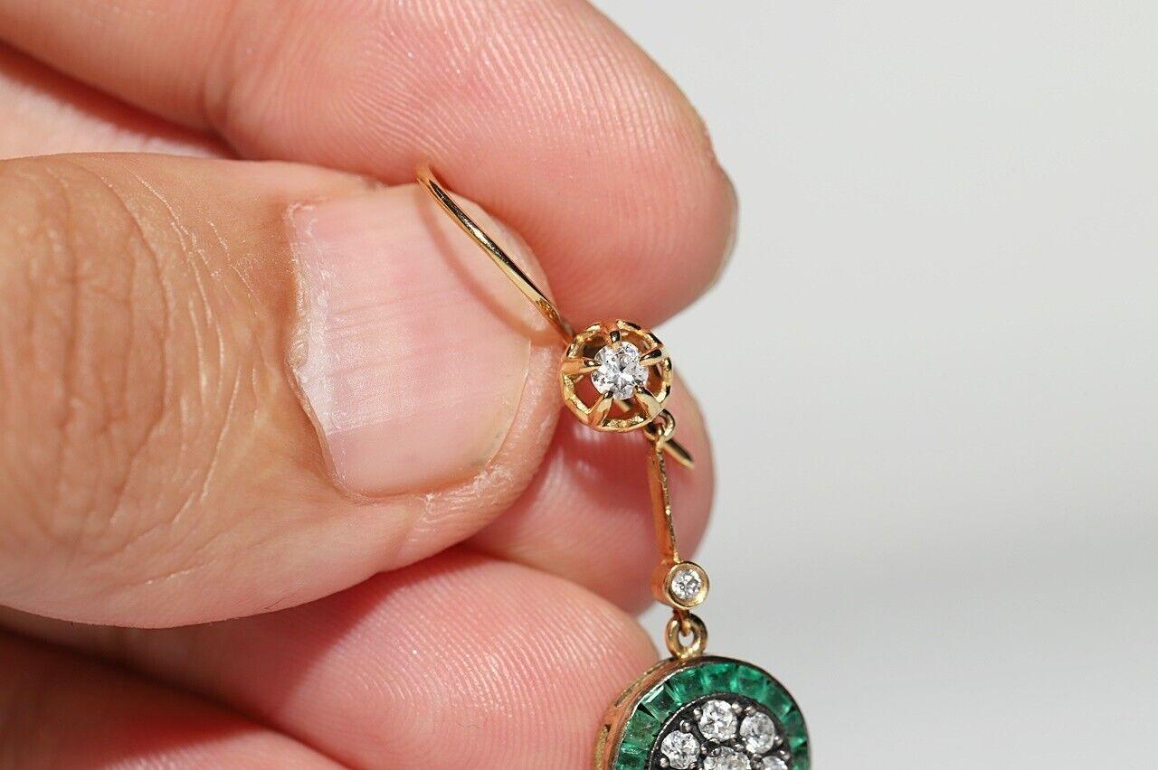 Neu hergestellter 14k Gold Natürlicher Diamant und Smaragd im Kaliberschliff Smaragd verzierter Ohrring im Angebot 4