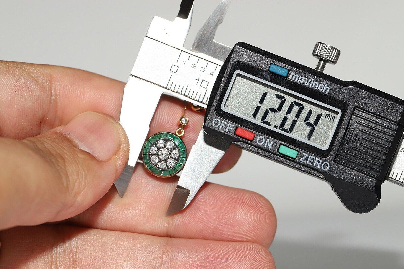 Neu hergestellter 14k Gold Natürlicher Diamant und Smaragd im Kaliberschliff Smaragd verzierter Ohrring im Angebot 5