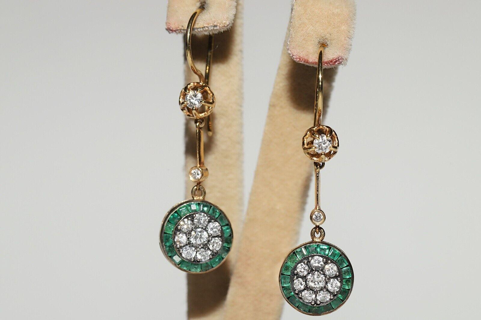 In sehr gutem Zustand.

Das Gesamtgewicht beträgt 5 Gramm.

Insgesamt ist Diamant 1,08 Karat.

Der Diamant hat die Farbe G-H und vvs-vs.

Insgesamt ist Smaragd 1,80 Karat.

Bitte kontaktieren Sie uns bei Fragen.