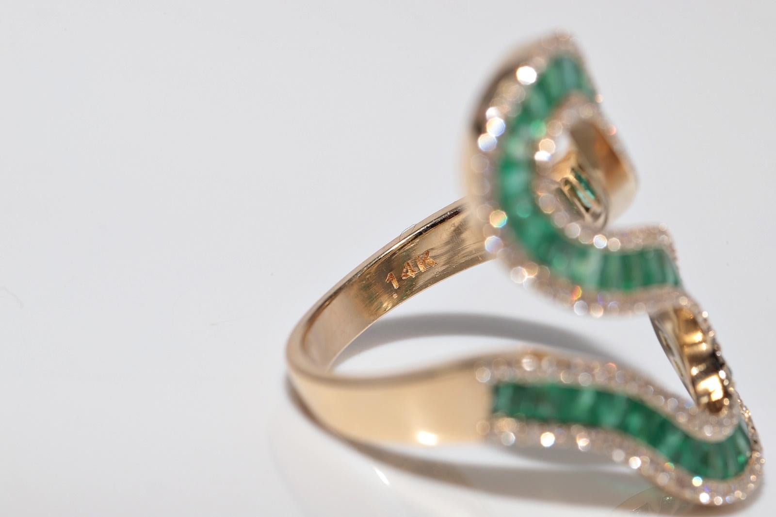 Neuer 14 Karat Gold Natürlicher Diamant und Smaragd im Kaliberschliff Smaragd Dekorierter Ring im Angebot 6