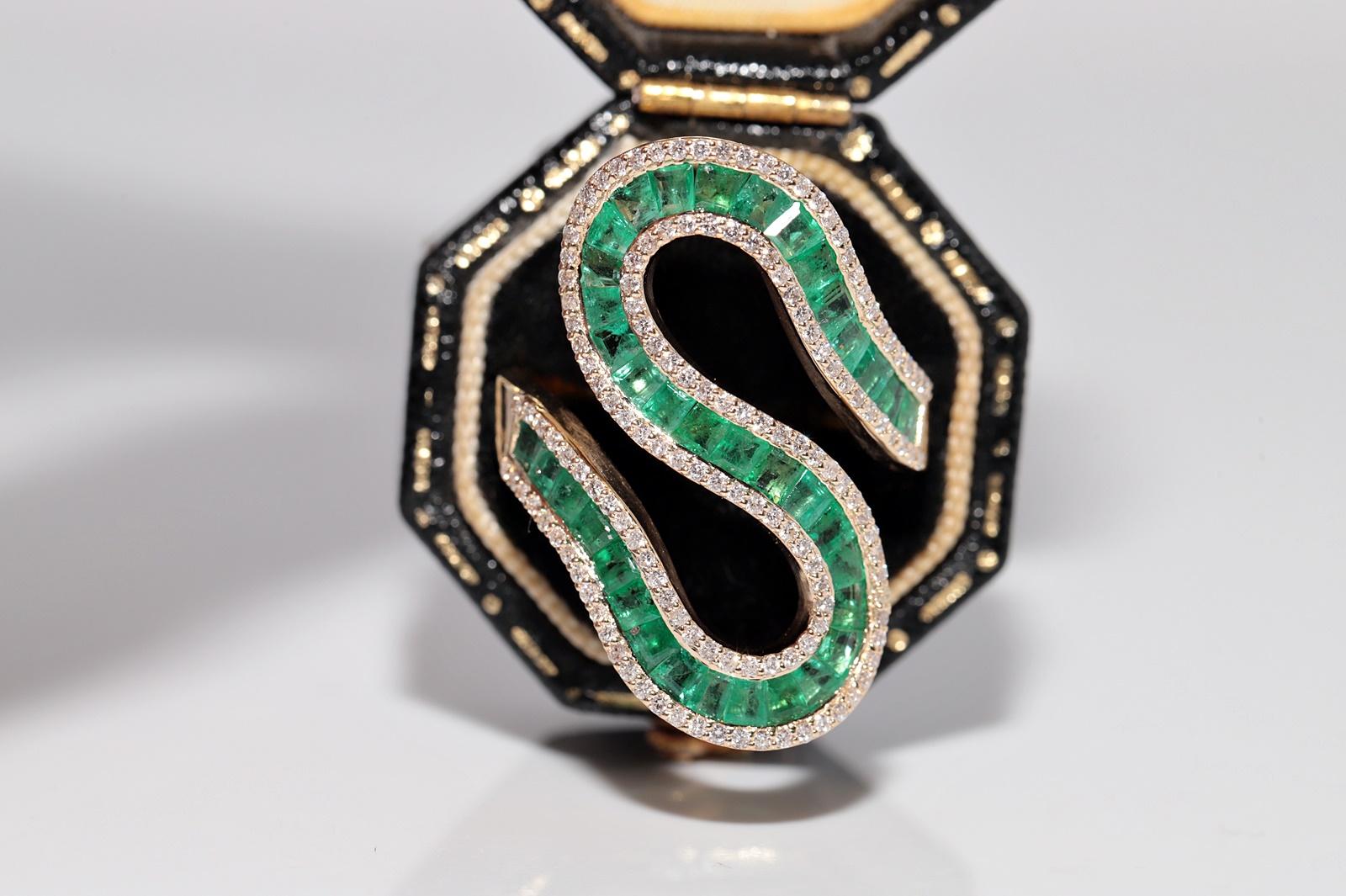 In sehr gutem Zustand.
Das Gesamtgewicht beträgt 6,7 Gramm.
Insgesamt ist Diamant 0,49 ct.
Der Diamant hat die Farbe G-H und die Reinheit vs-s1.
Insgesamt ist Smaragd 2.86 ct.
Ringgröße ist US 7
Wir können jede Größe herstellen.
Die Schachtel ist