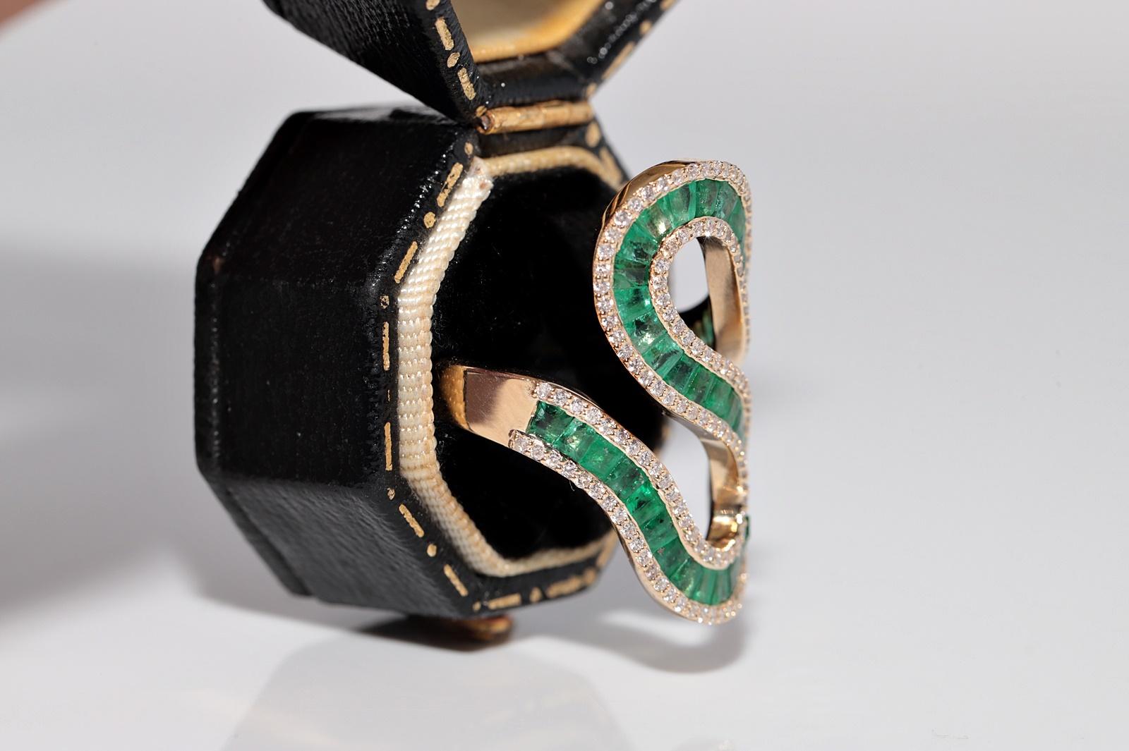 Neuer 14 Karat Gold Natürlicher Diamant und Smaragd im Kaliberschliff Smaragd Dekorierter Ring (Moderne) im Angebot