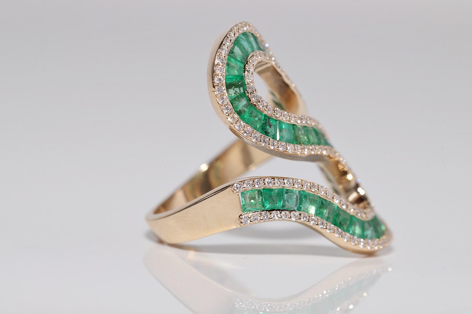 Neuer 14 Karat Gold Natürlicher Diamant und Smaragd im Kaliberschliff Smaragd Dekorierter Ring Damen im Angebot