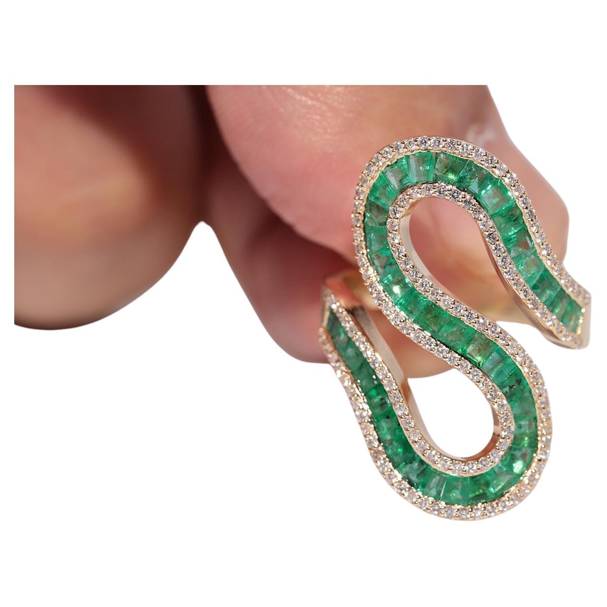 Neuer 14 Karat Gold Natürlicher Diamant und Smaragd im Kaliberschliff Smaragd Dekorierter Ring im Angebot