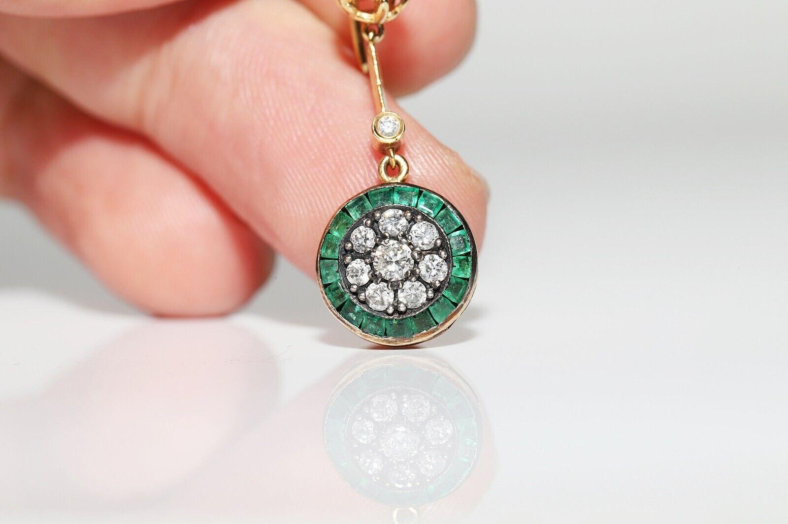 Boucles d'oreilles décorées de diamants naturels et d'émeraudes calibrées en or 14 carats, neuves  en vente 1