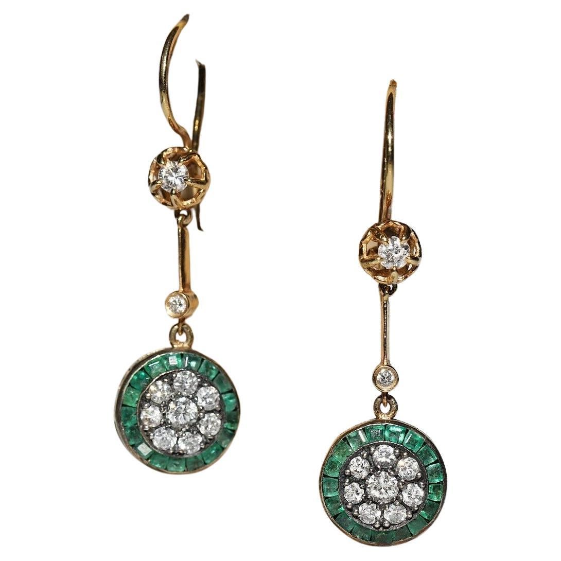 Boucles d'oreilles décorées de diamants naturels et d'émeraudes calibrées en or 14 carats, neuves  en vente