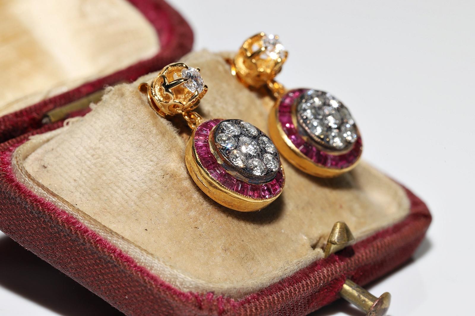 Neu hergestellter 14k Gold Natürlicher Diamant und Kaliber Rubin verzierter Ohrring (Brillantschliff) im Angebot