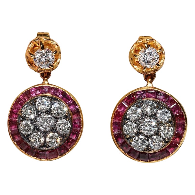 Orecchino decorato con diamanti naturali e rubini di calibro in oro 14k di nuova produzione