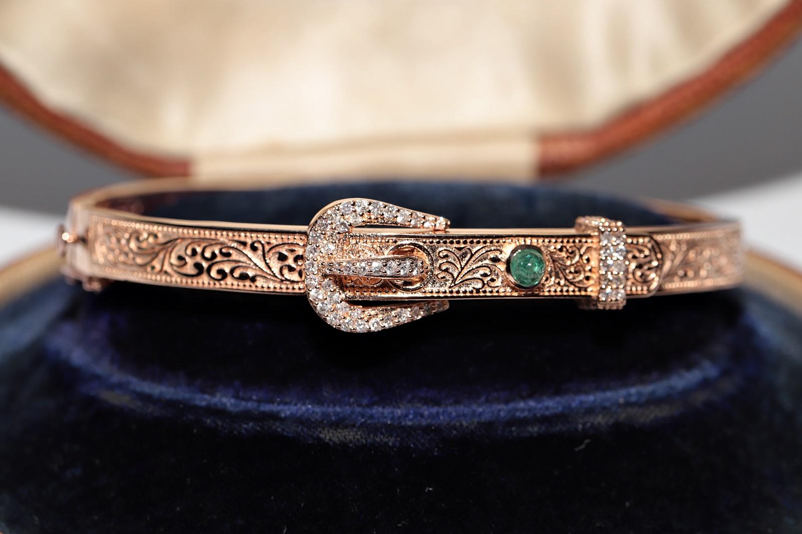 En muy buen estado.
El peso total es de 21 gramos.
Totalmente es diamante 0,46 ct.
El diamante es de color H-I y claridad s1.
Totalmente esmeralda 0,19 ct.
La caja no está incluida.
Ponte en contacto para cualquier pregunta.