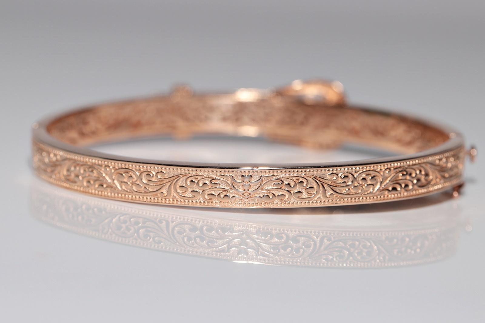 Bracelet jonc neuf en or 14 carats décoré de diamants naturels et d'émeraudes Bon état - En vente à Fatih/İstanbul, 34