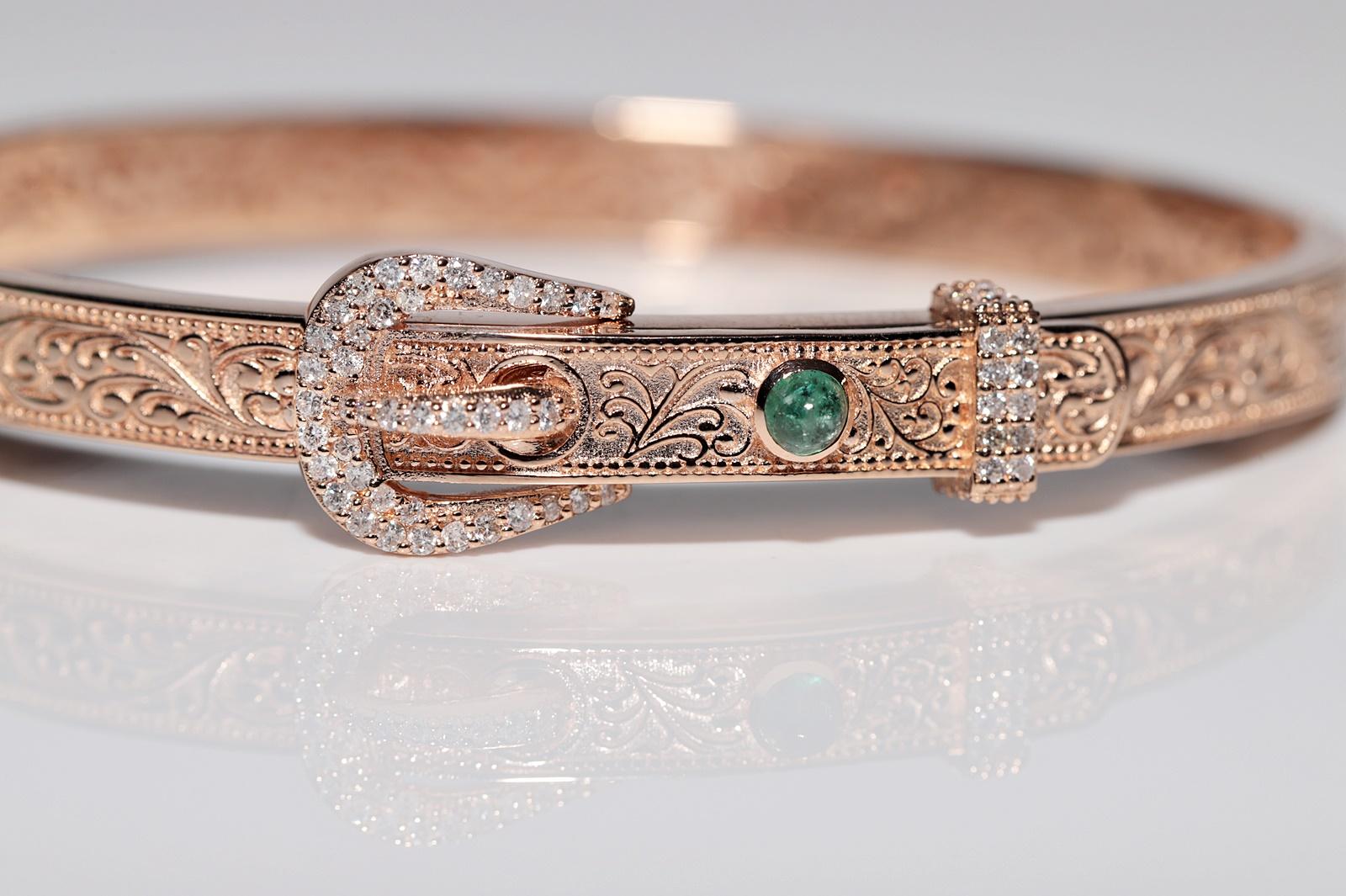 Bracelet jonc neuf en or 14 carats décoré de diamants naturels et d'émeraudes Pour femmes en vente