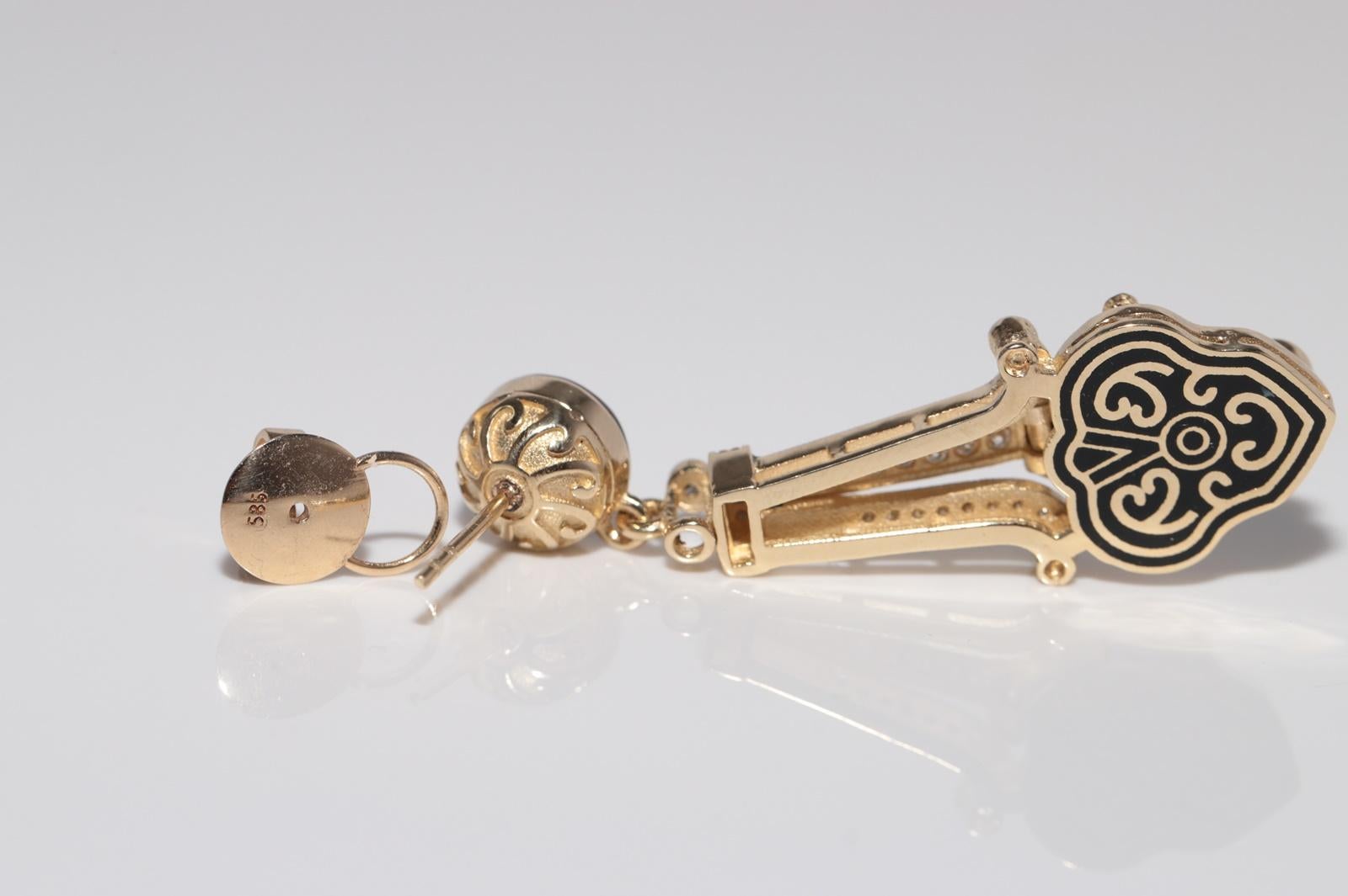 Neuer gefertigter 14k Gold natürlicher Diamant- und Emaille-Dekorierter Tropfenohrring im Angebot 4
