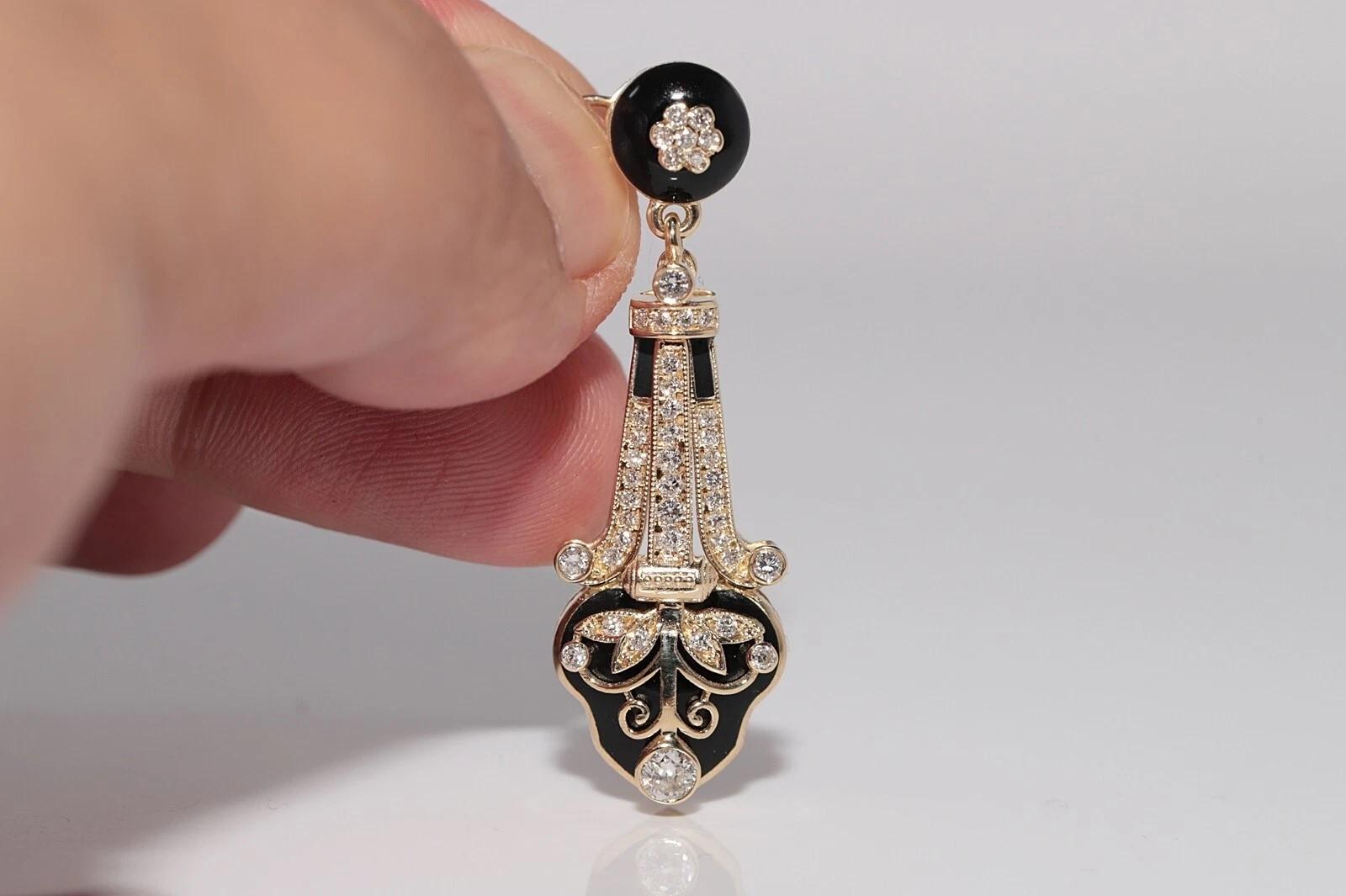 Moderne New Made Boucle d'oreille pendante en or 14k ornée de diamants naturels et d'émail en vente