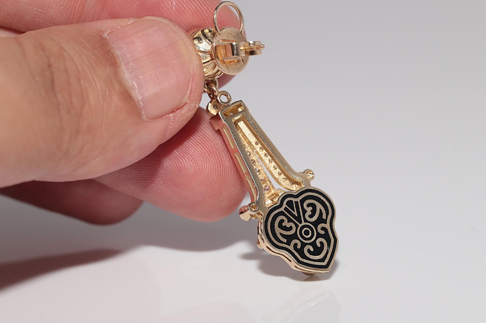 Neuer gefertigter 14k Gold natürlicher Diamant- und Emaille-Dekorierter Tropfenohrring im Angebot 1