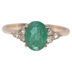New Made 14k Gold Natural Diamond And Oval Cut Emerald Decorated Ring