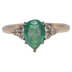 New Made 14k Gold Natural Diamond And Pear Cut Emerald Decorated Ring