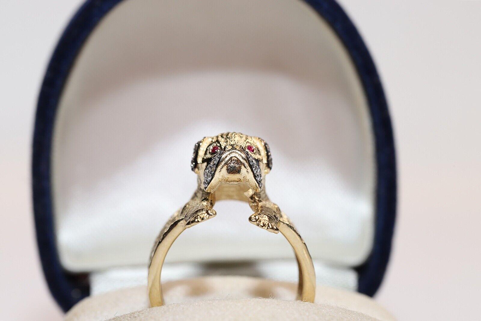 En très bon état.
Le poids total est de 6.5 grammes.
Totally est un diamant  0,22 carat.
Le diamant est de couleur F-G et de pureté vvs-vs.
Totalement en rubis 0,02 carat.
La taille de la bague est US 6.8 (nous offrons un redimensionnement