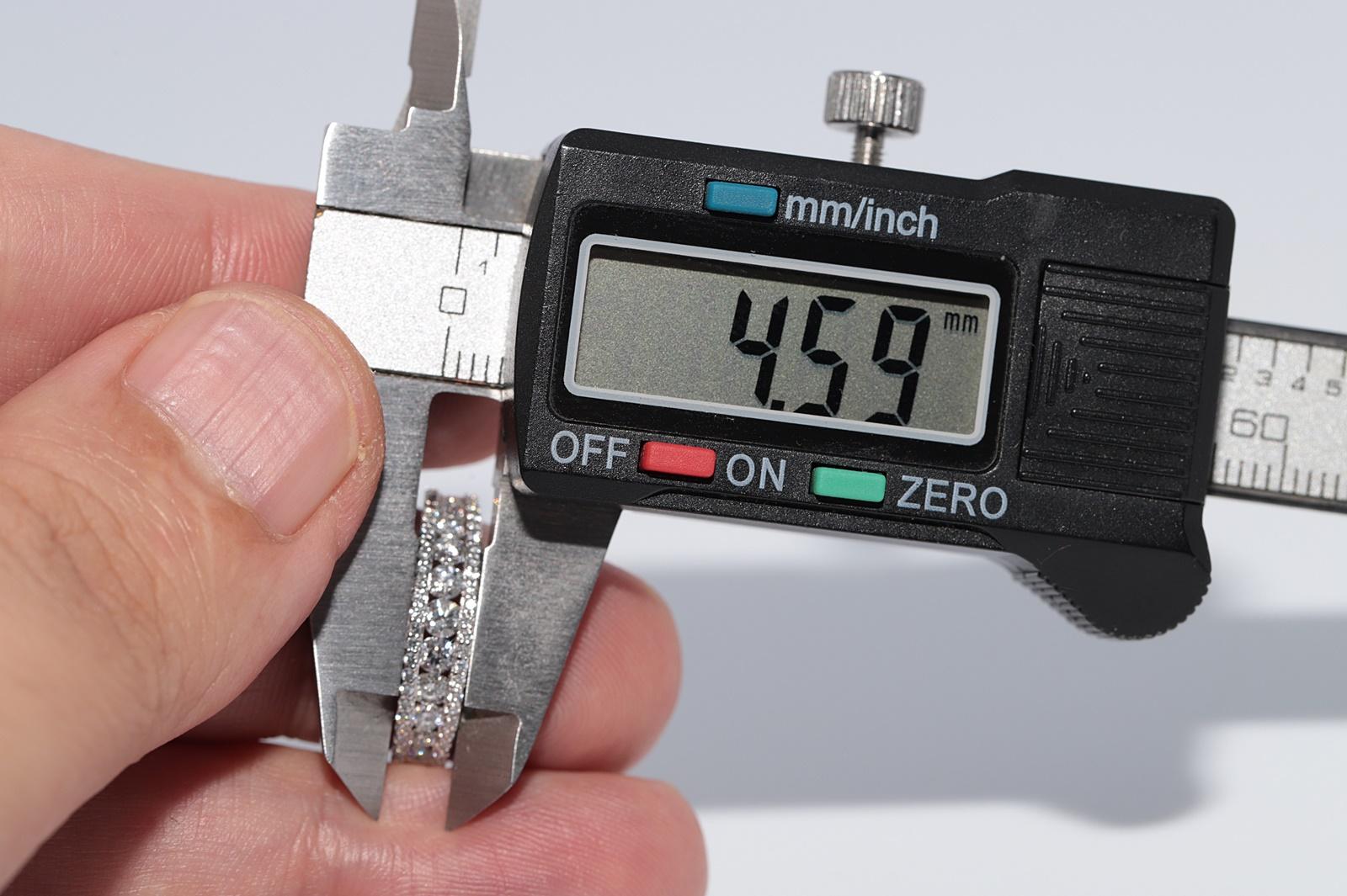 Anillo con banda decorada con diamantes naturales de oro de 14k de nueva factura en venta 4