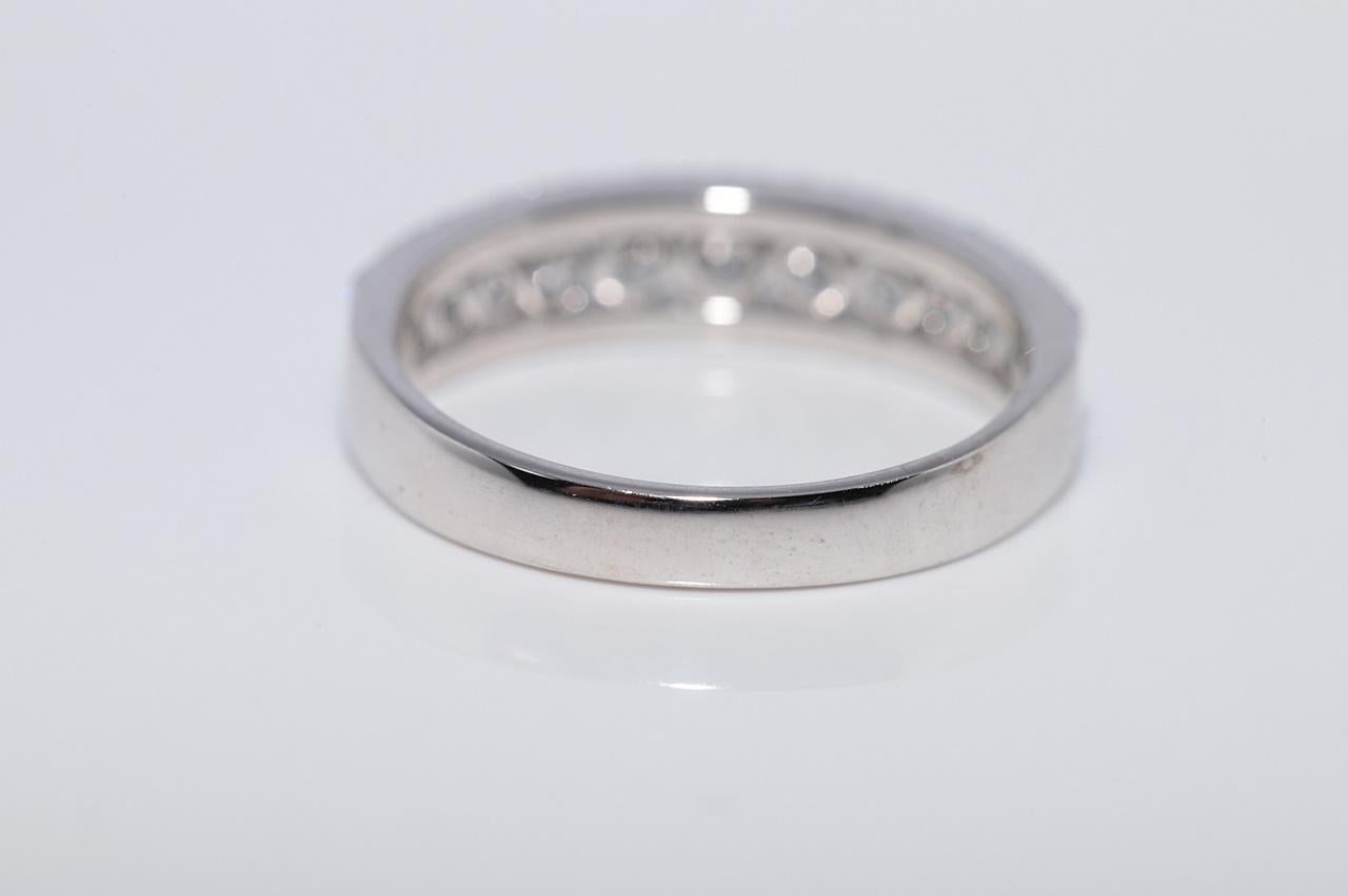 Anillo con banda decorada con diamantes naturales de oro de 14k de nueva factura en venta 6