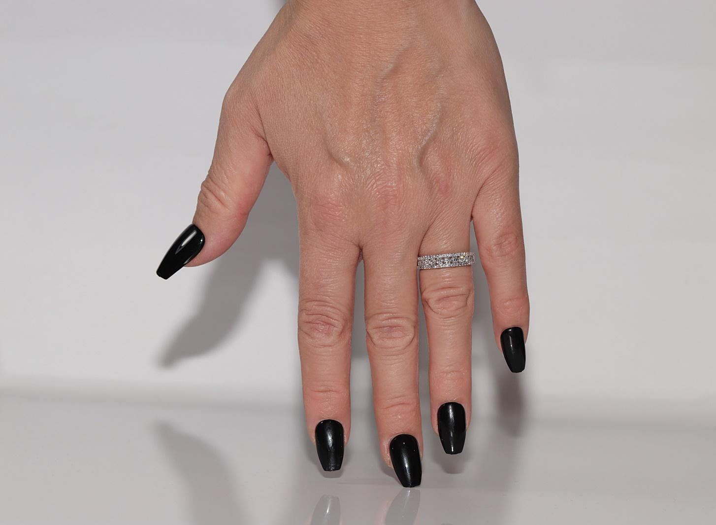 Anillo con banda decorada con diamantes naturales de oro de 14k de nueva factura en venta 7