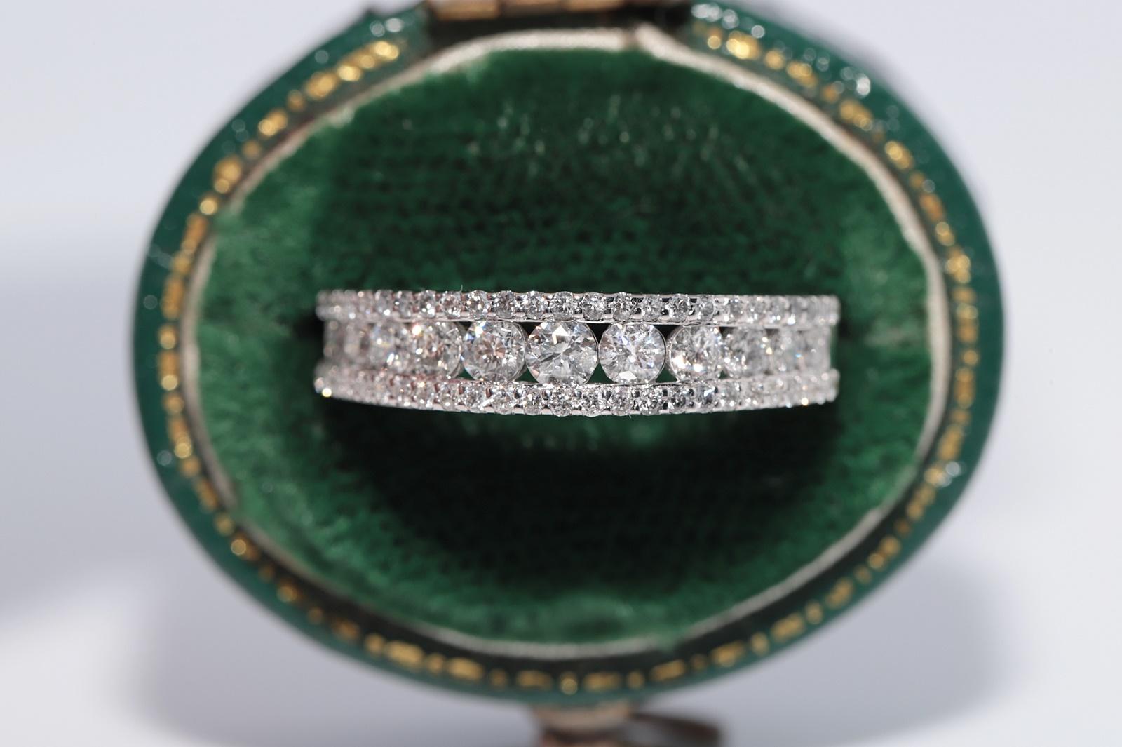 En muy buen estado.
El peso total es de 2,8 gramos.
Totalmente es diamante 1,10 ct.
El diamante es de color F-G y claridad vvs1.
La talla del anillo es US 6.5
Podemos fabricar cualquier tamaño.
La caja no está incluida.
Ponte en contacto para