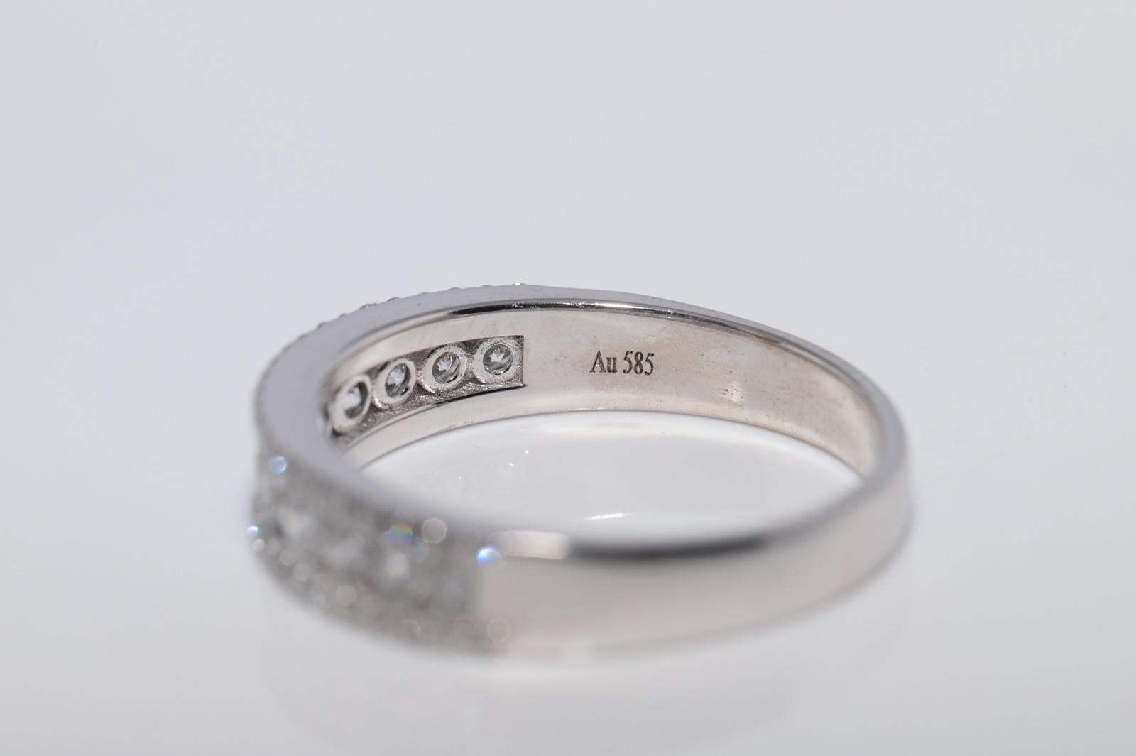 Anillo con banda decorada con diamantes naturales de oro de 14k de nueva factura en venta 3