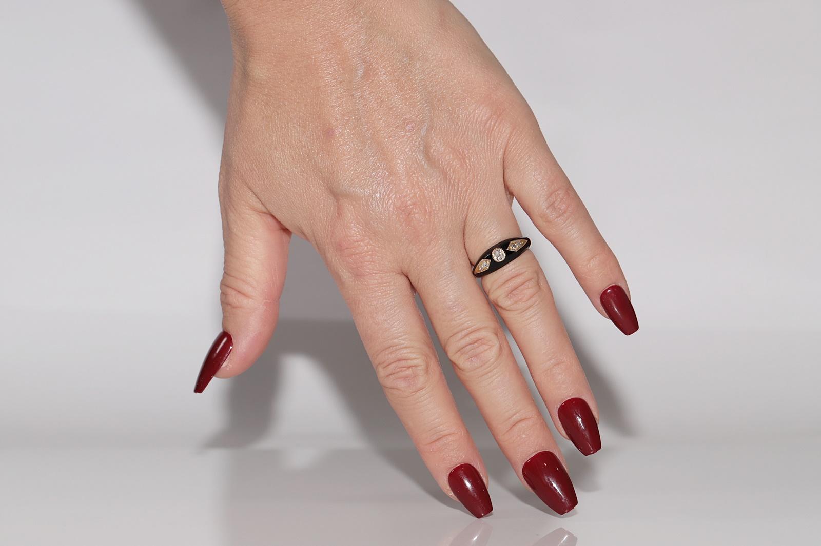 Anillo de oro de 14 quilates con diamante natural decorado con esmalte negro en venta 8
