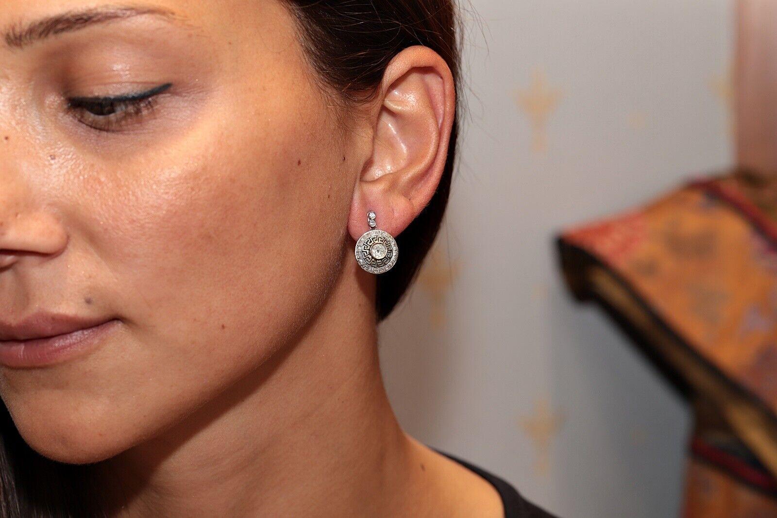 Neuer gefertigter 14k Gold natürlicher Diamant-Dekorierter Tropfenohrring im Angebot 2