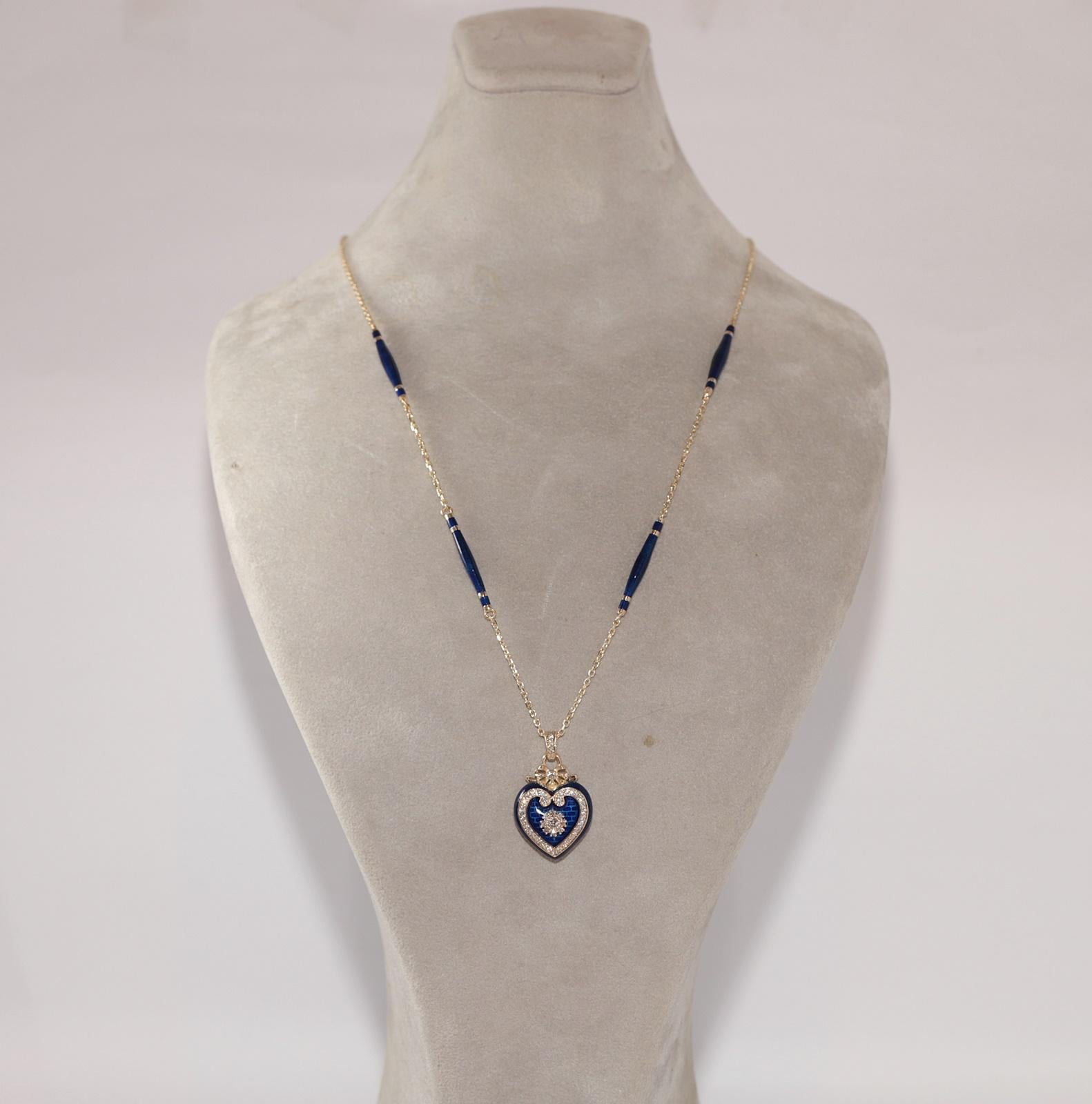 In very good condition.
Total weight is 10.6 grams.
Totally is diamond 0.47 ct.
The diamond is has G-H color and vvs-vs clarity.
Total lenght is chain 47 cm.
Please contact for any questions.