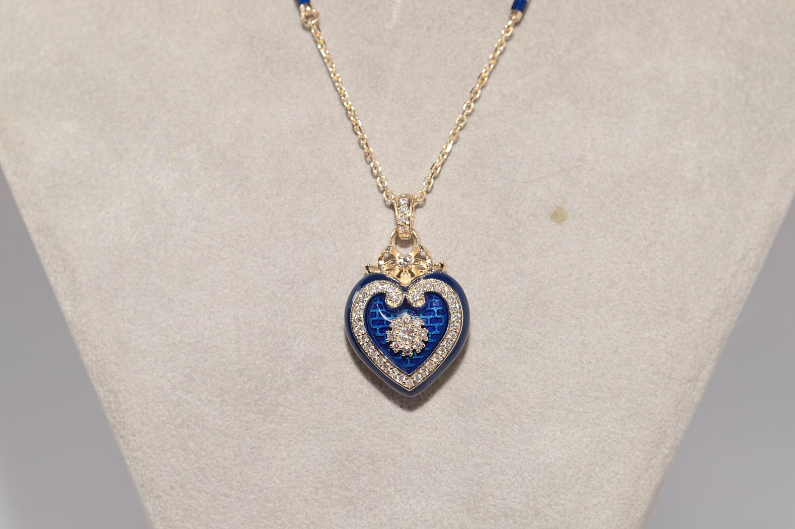 New Made 14k Gold Natural Diamond Decorated Enamel Pendant Heart Necklace (Brillantschliff) im Angebot