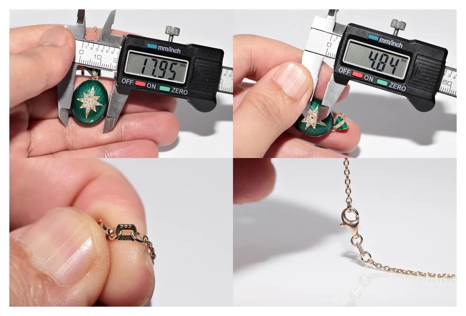 Collier pendentif en or 14 carats, décoré de diamants naturels et d'émail en vente 4