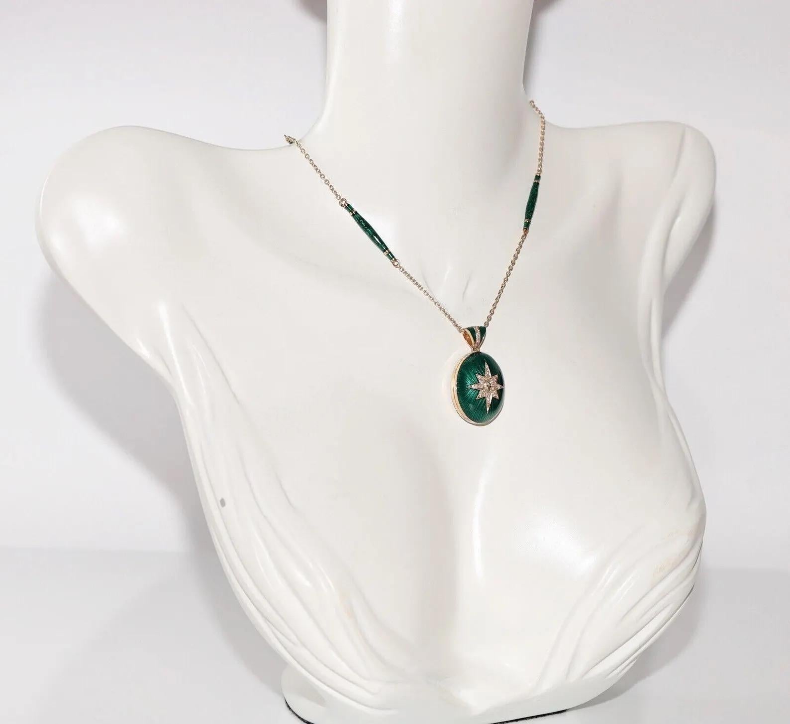 Collier pendentif en or 14 carats, décoré de diamants naturels et d'émail en vente 5